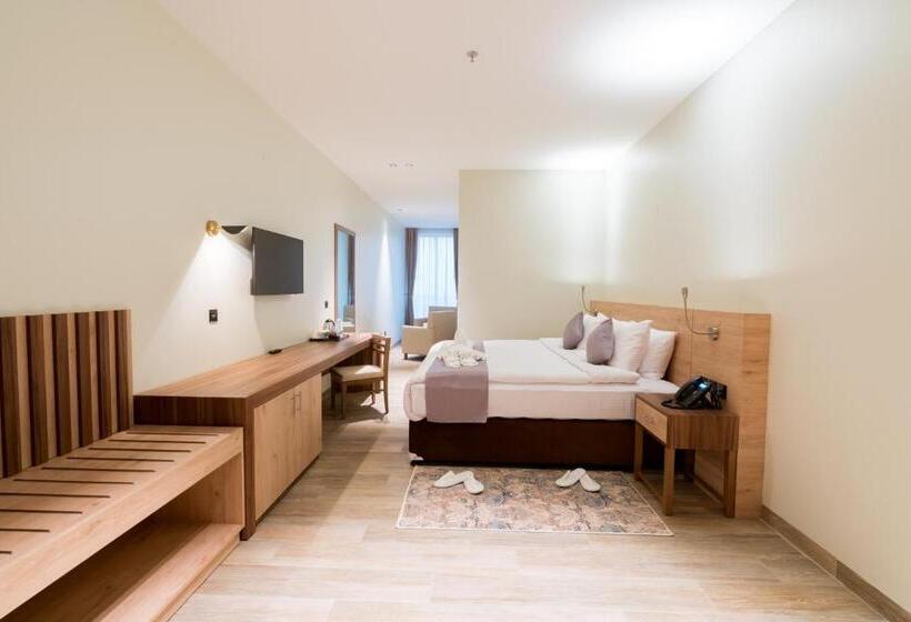 سوییت جونیور, Kyriad Muscat