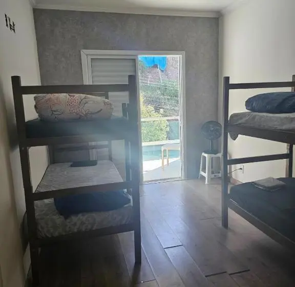 バルコニー付スタンダード４ベッドルーム, Hostel Dos Pinheirais 2