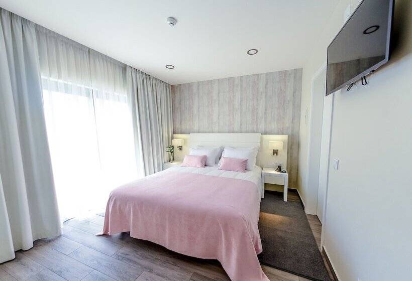 プールビュースタンダードルーム, Villamar Style Maison