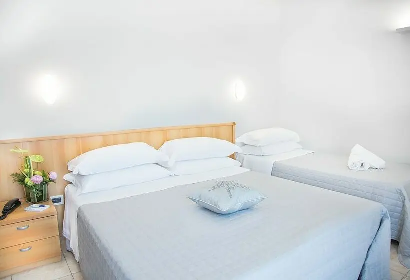 اتاق راحتی سه تخته, Adria Beach