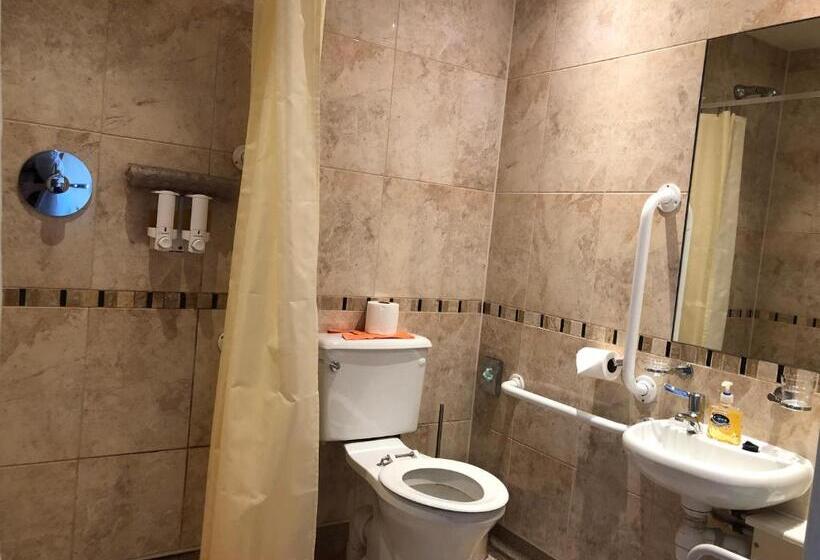 חדר סטנדרט מותאם לאדם עם מוגבלויות, Little Downham Anchor