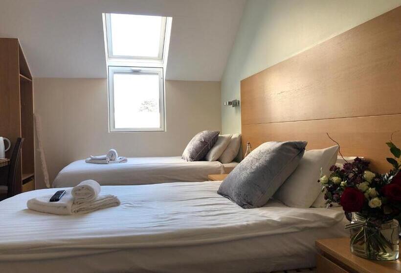 חדר סטנדרט מותאם לאדם עם מוגבלויות, Little Downham Anchor