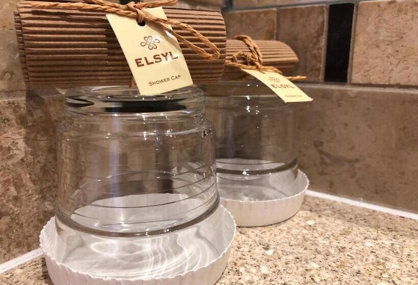 חדר סטנדרט מותאם לאדם עם מוגבלויות, Little Downham Anchor