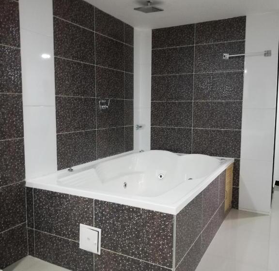 스탠다드 룸, Suramericana