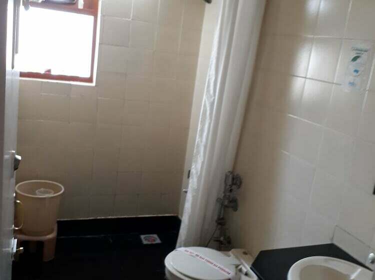 חדר אקונומי, Vrishali Executive