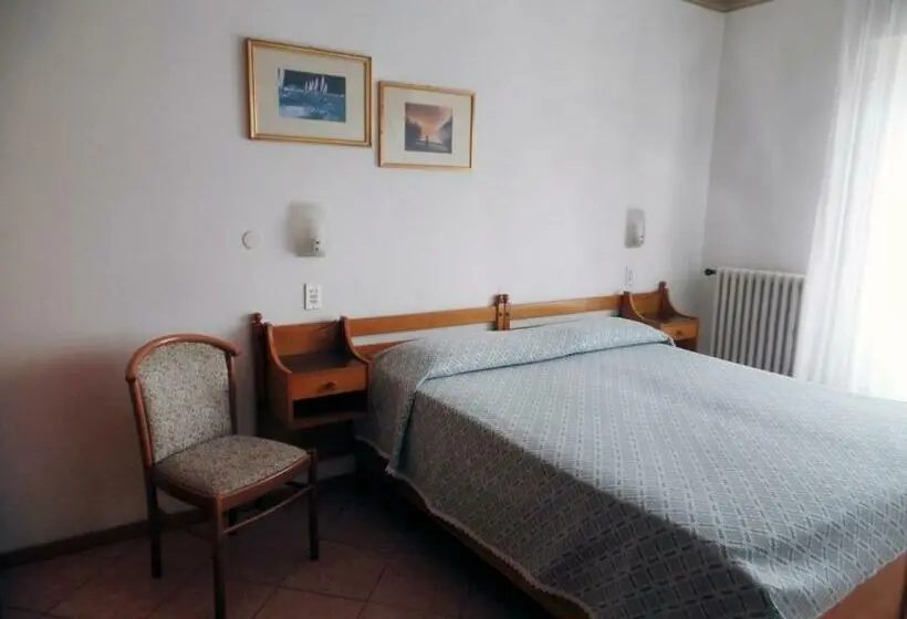 Standard-huone Järvinäkymä, Piccolo Hotel Direkt Am See