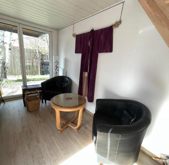 스탠다드 방갈로, Crazy Lounge B&b