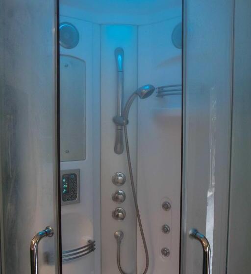 اتاق خانوادگی, Crazy Lounge B&b