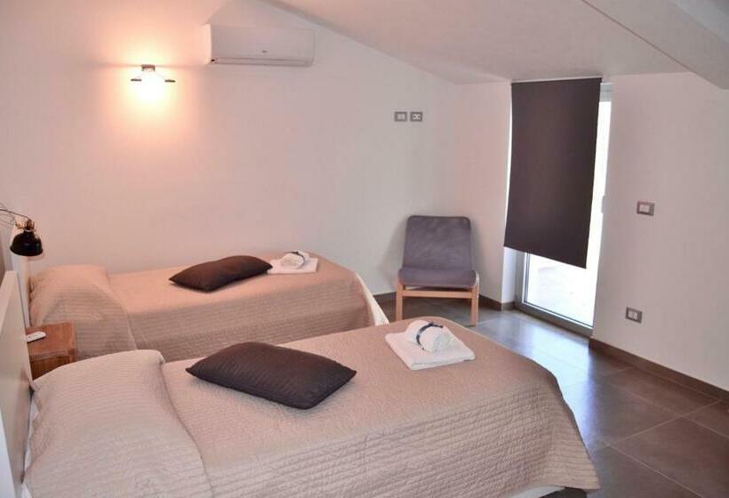 اتاق لوکس چهار تخته, Corte Sveva B&b Affittacamere