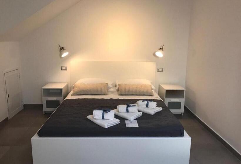 اتاق لوکس سه تخته, Corte Sveva B&b Affittacamere