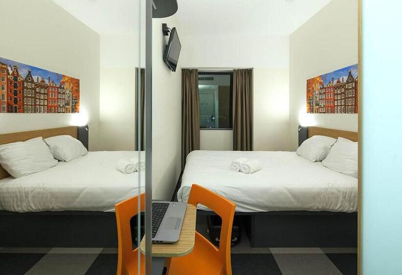 Номер Economy, Easyhotel Amsterdam Zaandam