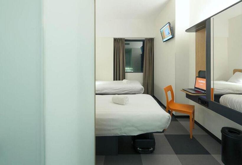 Номер Стандарт, Easyhotel Amsterdam Zaandam