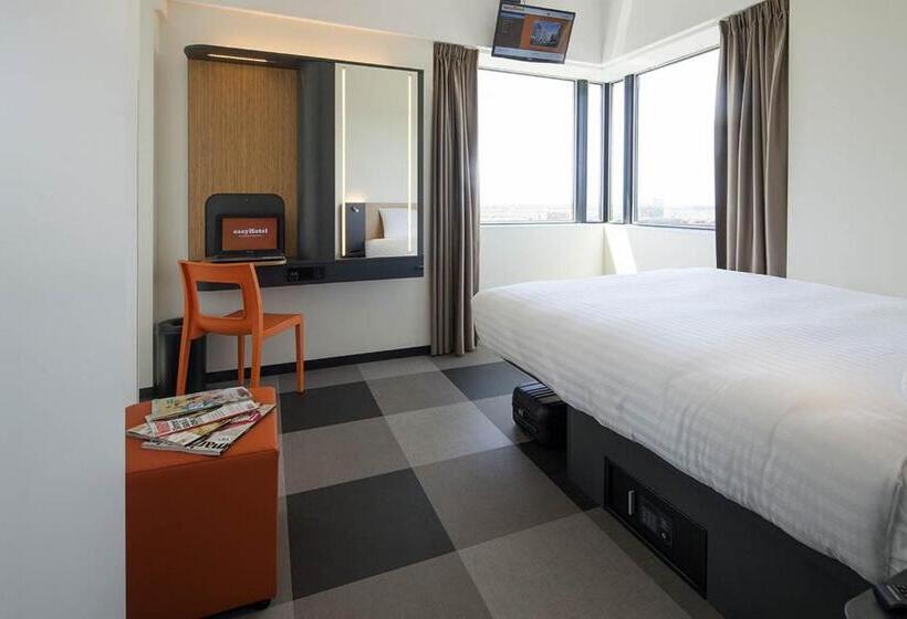 Номер Superior, Easyhotel Amsterdam Zaandam