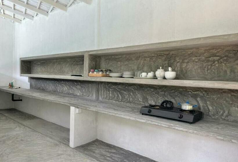 غرفة قياسية مزوَّدة بشُرفة, Abundia Unawatuna