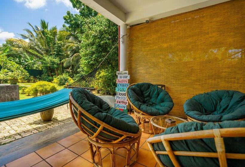 غرفة إقتصادية عائلية, Abundia Unawatuna