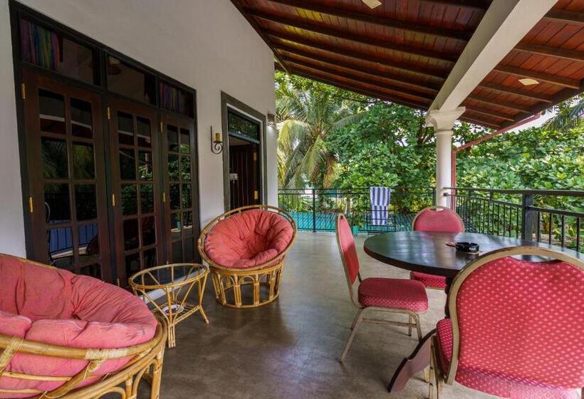 غرفة قياسية مزوَّدة بشُرفة, Abundia Unawatuna