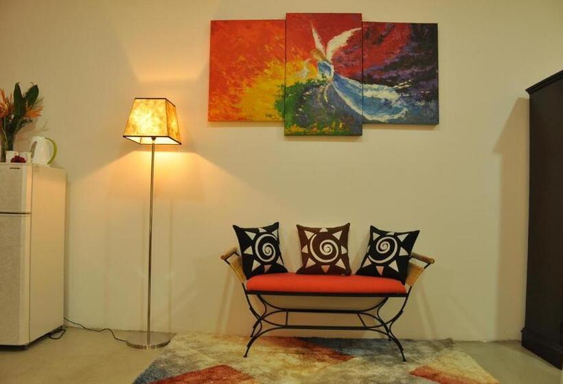 غرفة قياسية مزوَّدة بشُرفة, Abundia Unawatuna