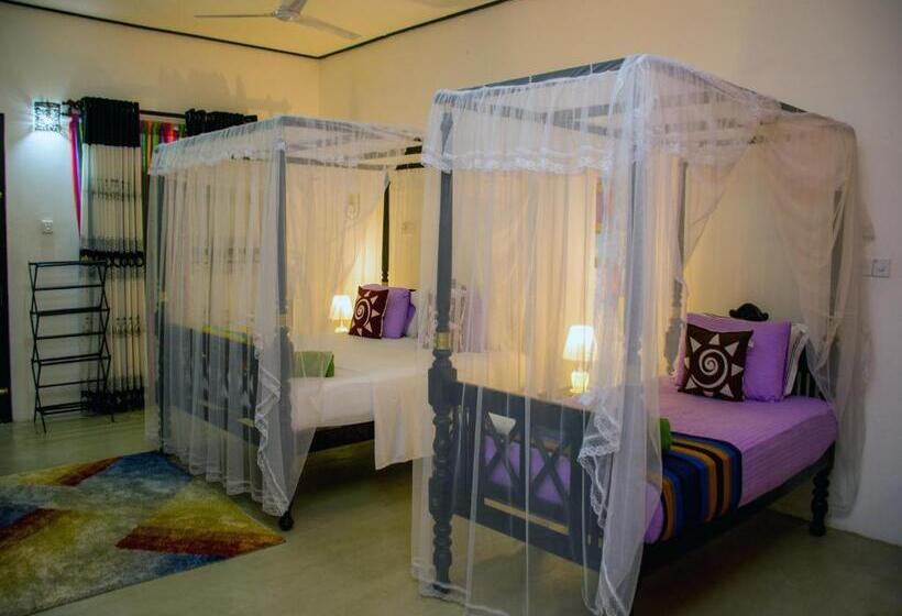 غرفة قياسية ثلاثية مزودة بشرفة, Abundia Unawatuna