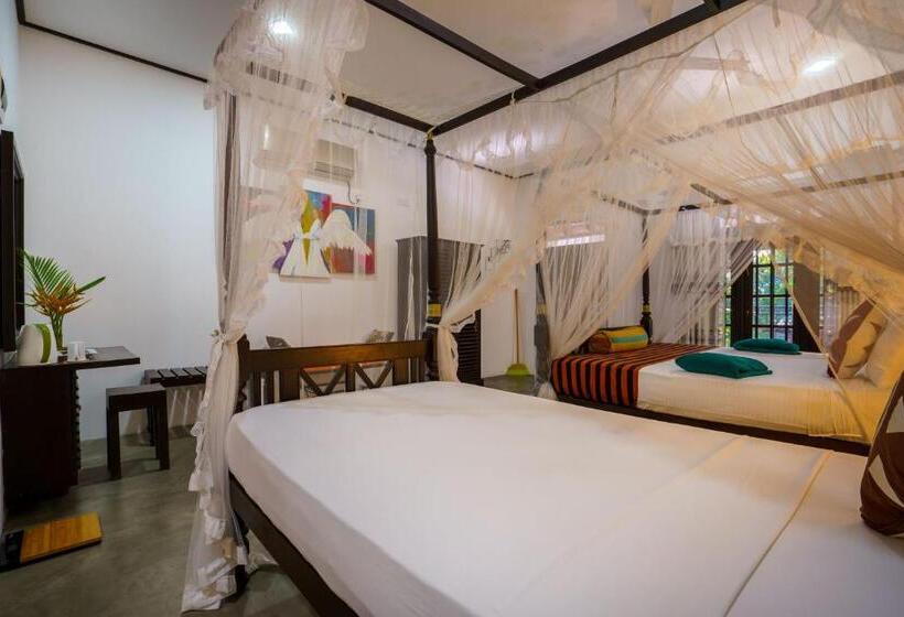 غرفة قياسية ثلاثية مزودة بشرفة, Abundia Unawatuna