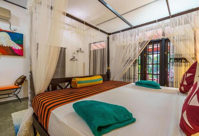 Quarto Triplo Estandar com Sacada, Abundia Unawatuna