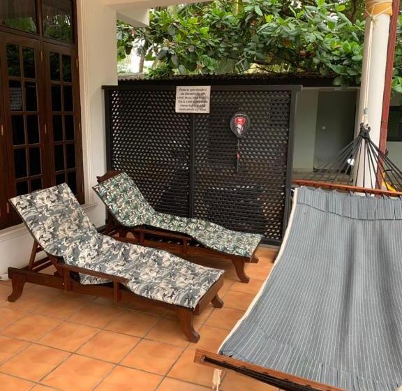 غرفة إقتصادية عائلية, Abundia Unawatuna