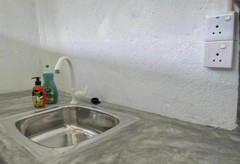 غرفة إقتصادية عائلية, Abundia Unawatuna