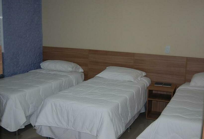 标准三人间, Aeroporto Plaza