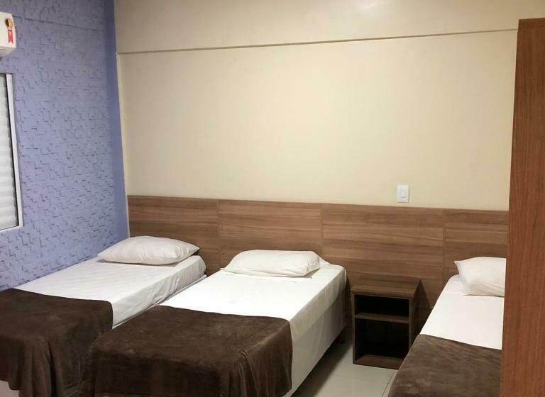 标准三人间, Aeroporto Plaza