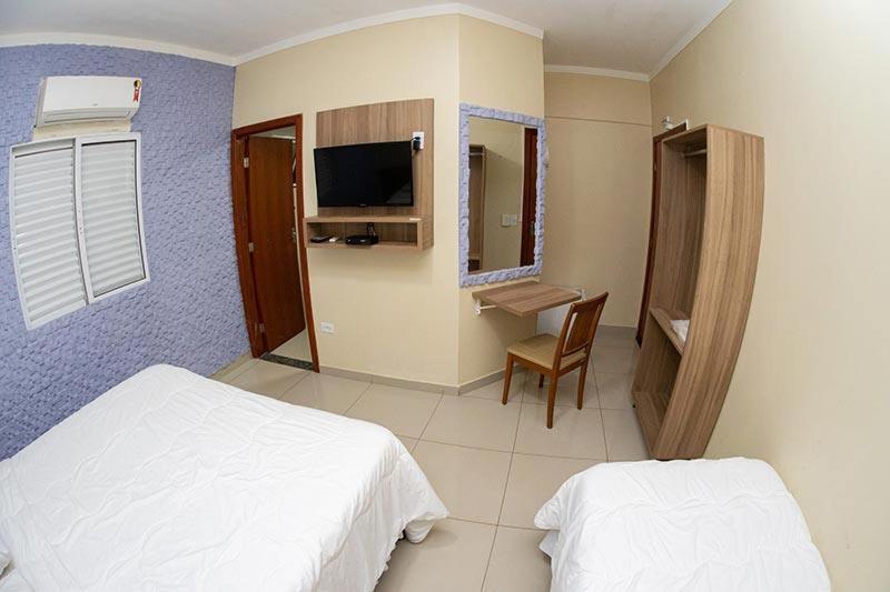 家庭间, Aeroporto Plaza