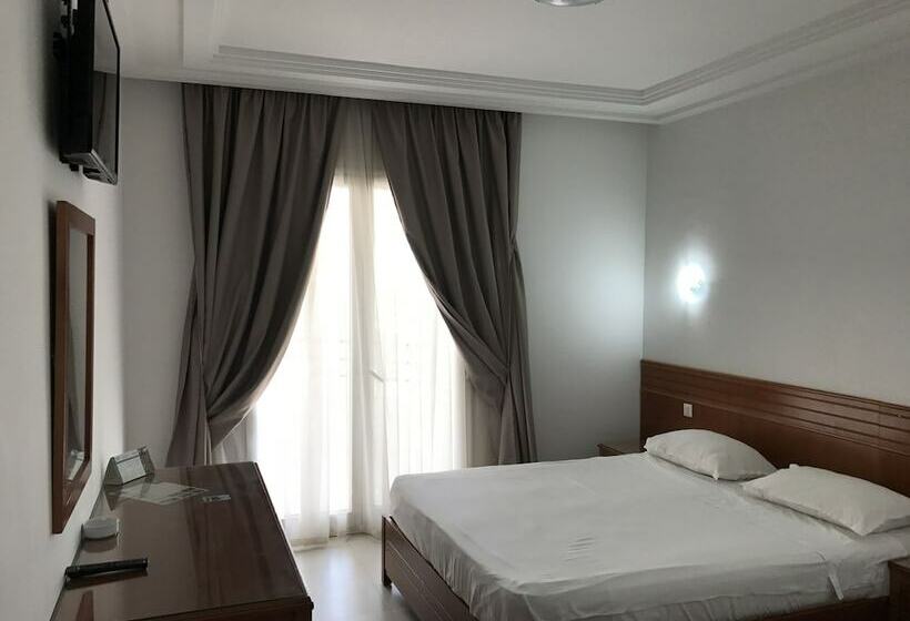 اتاق استاندارد سه نفره, Al Karmel