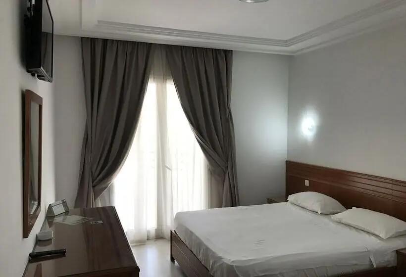 اتاق استاندارد سه نفره, Al Karmel
