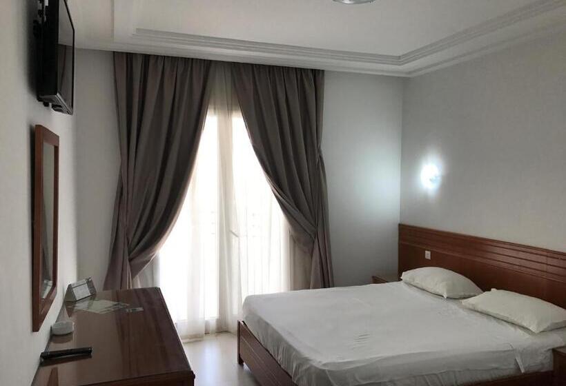 اتاق استاندارد سه نفره, Al Karmel