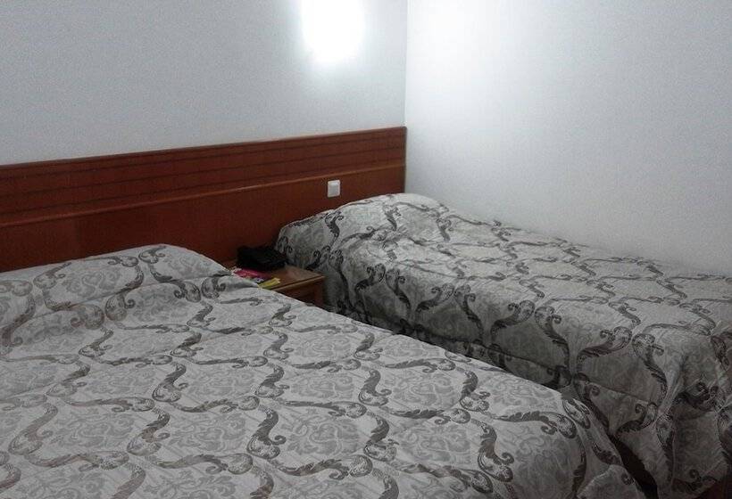 اتاق استاندارد سه نفره, Al Karmel