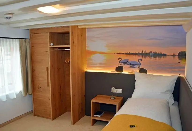 Quarto Estandar Individual, Alte Schule