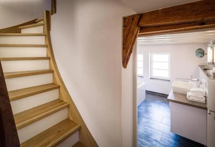 Quarto Deluxe, Alte Schule