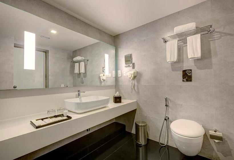 Номер Executive, Attide