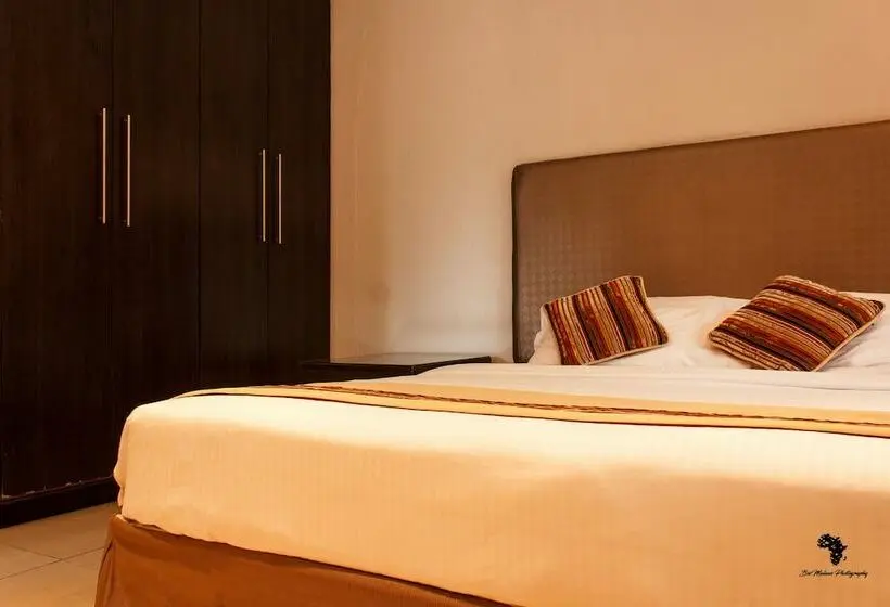اتاق لوکس, Cedar Place