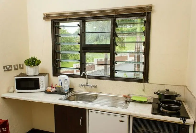 اتاق لوکس, Cedar Place