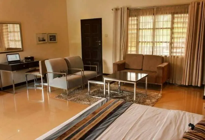 اتاق لوکس, Cedar Place