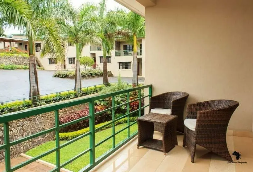 اتاق لوکس, Cedar Place