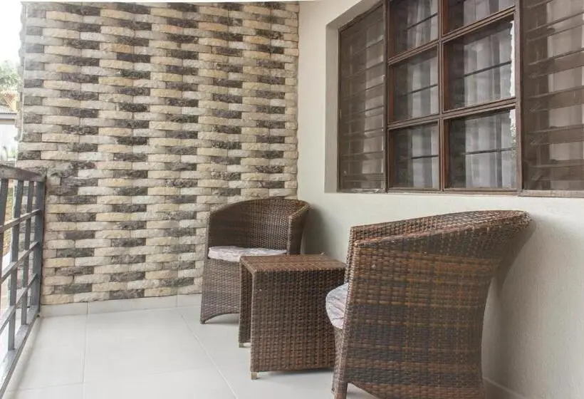 اتاق سوپریور, Cedar Place