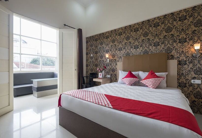 Camera Deluxe, Gahara