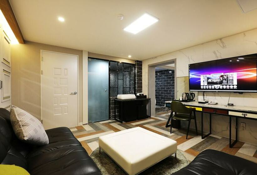 Suite, Mondavi