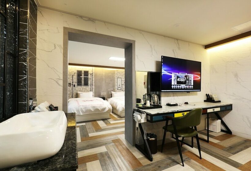Suite, Mondavi