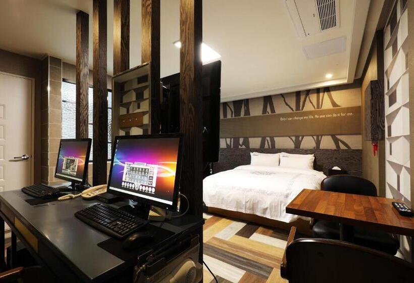 스탠다드 룸, Mondavi