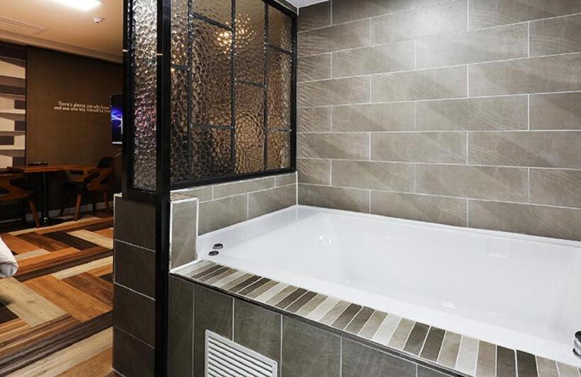 스탠다드 룸, Mondavi