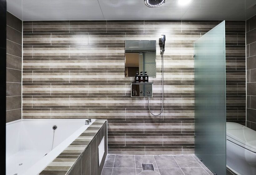 디럭스 룸, Mondavi