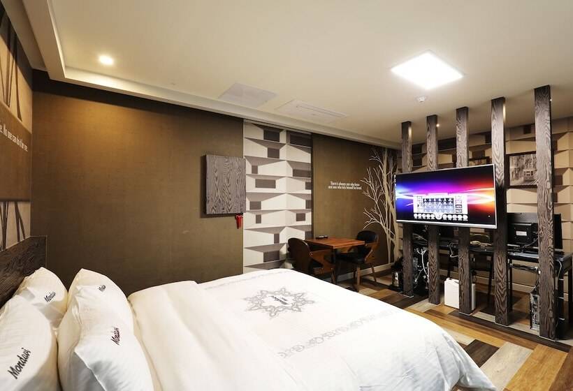 디럭스 룸, Mondavi