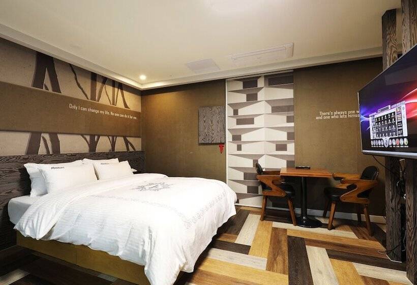 디럭스 룸, Mondavi