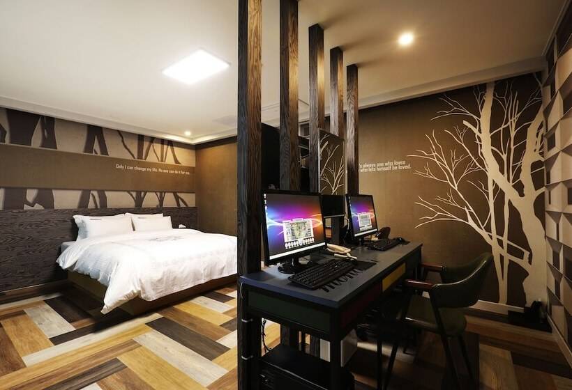 디럭스 룸, Mondavi